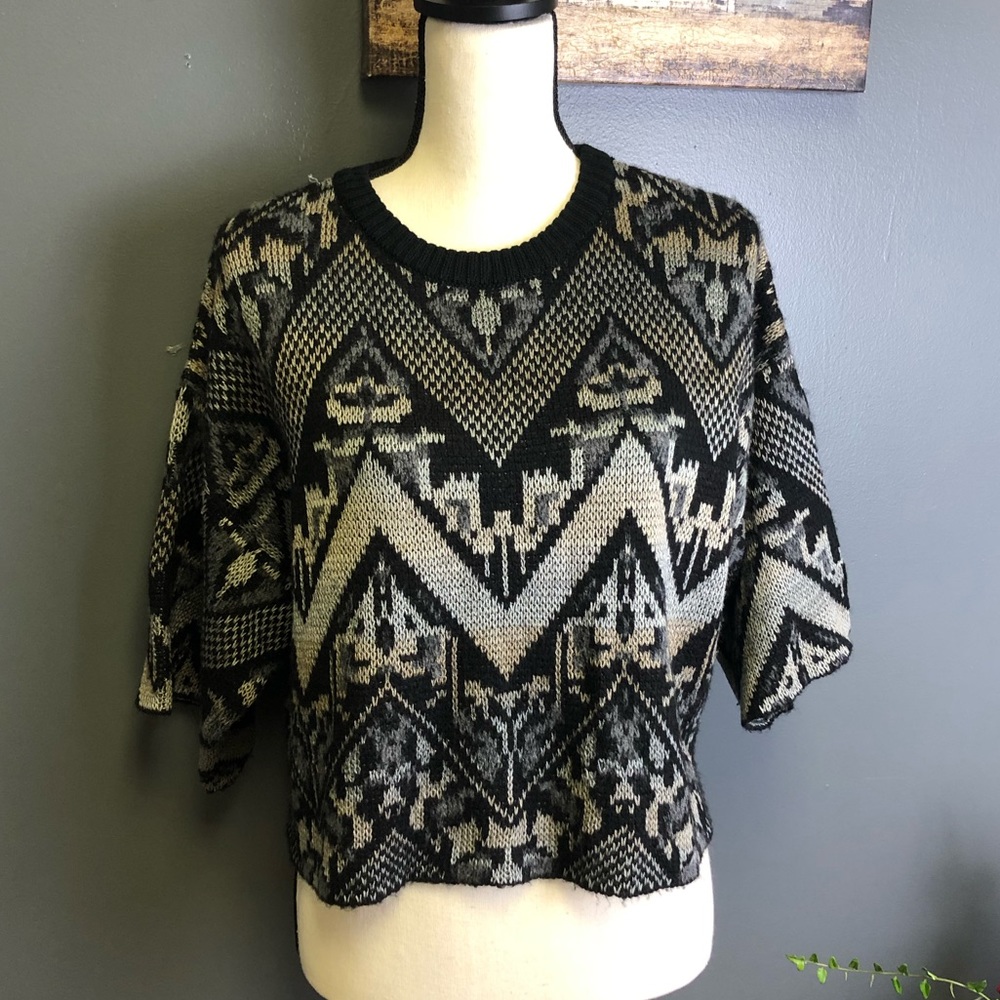 Women’s Free People Size Small Cropped Oversized Geometric Sweater.
